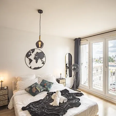 Voltaire Lion - 5 Min Hypercentre